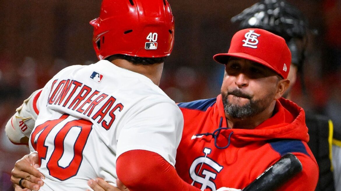 Contreras ejected, hits own coach with bat in Cardinals win