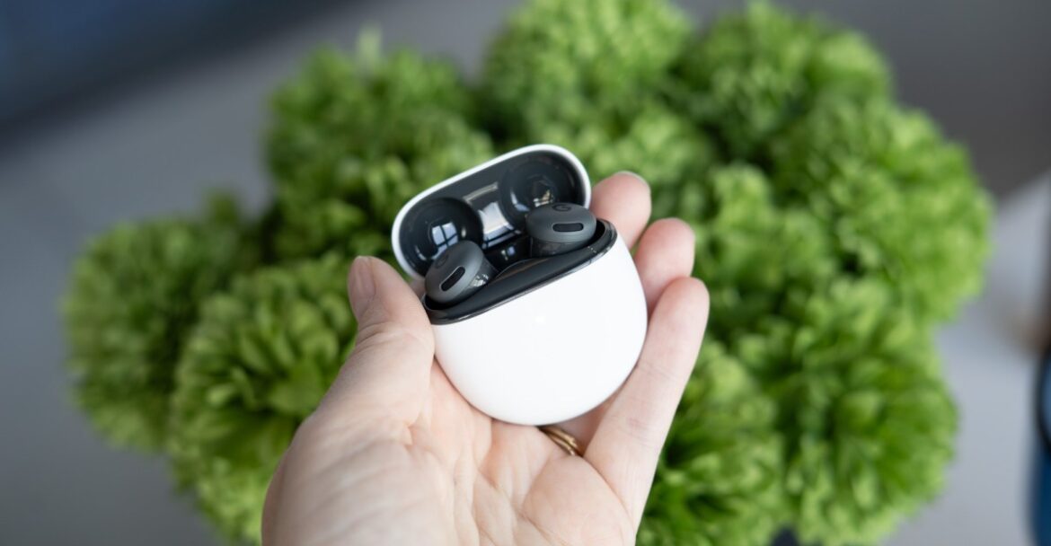 Google Pixel Buds 2A hands-on: ANC, Gemini, and replaceable batteries
