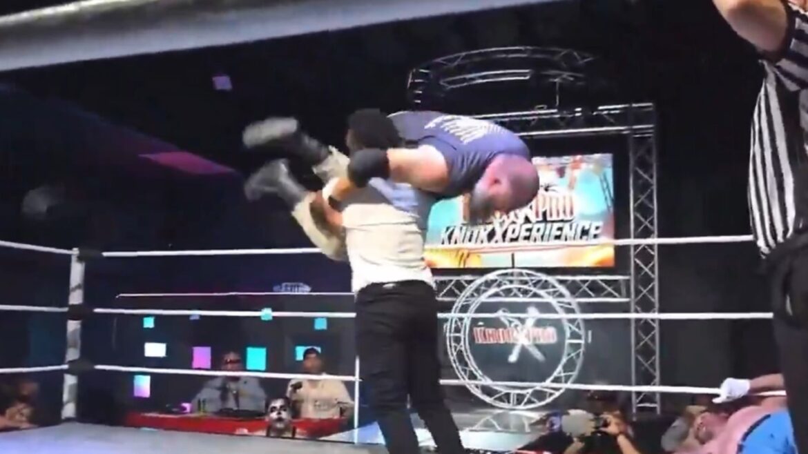 Valkyrae, Cinna, and Emiru stood with hoods up on santa monica pier