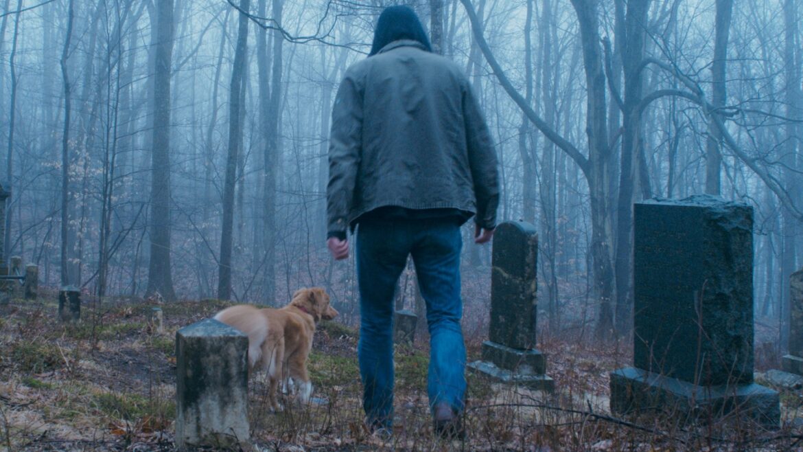 Laci pretends to be a princess for two children in Royalish