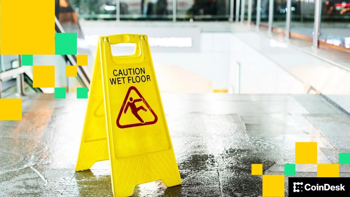 A cycling team riding in a paceline. (James Thomas/Unsplash)