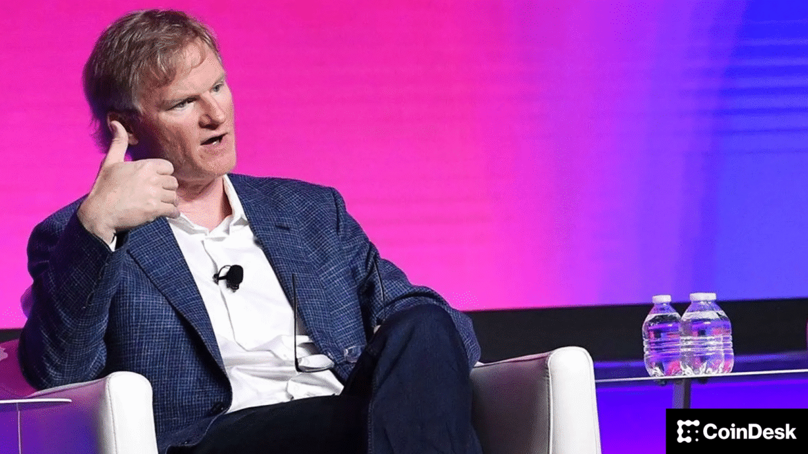 Durant shirt from the back (鸣轩 冷/Unsplash)