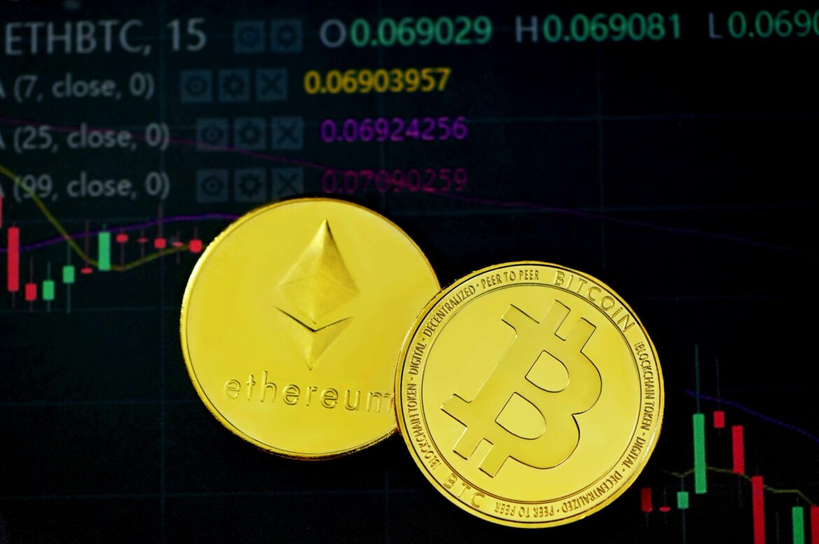 Bitcoin And Ethereum Funds Shed $1.1 Billion While Solana Investment Products Gain $291 Million - Report