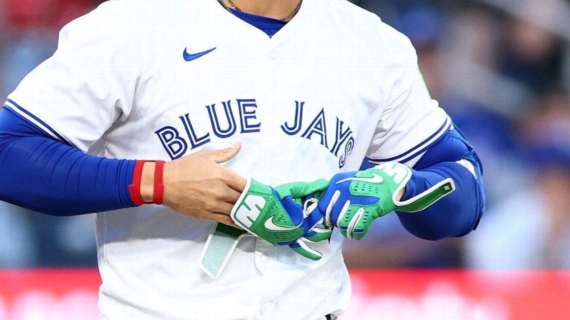 George Springer to donate Hartford Whalers batting gloves to Hockey Hall of Fame