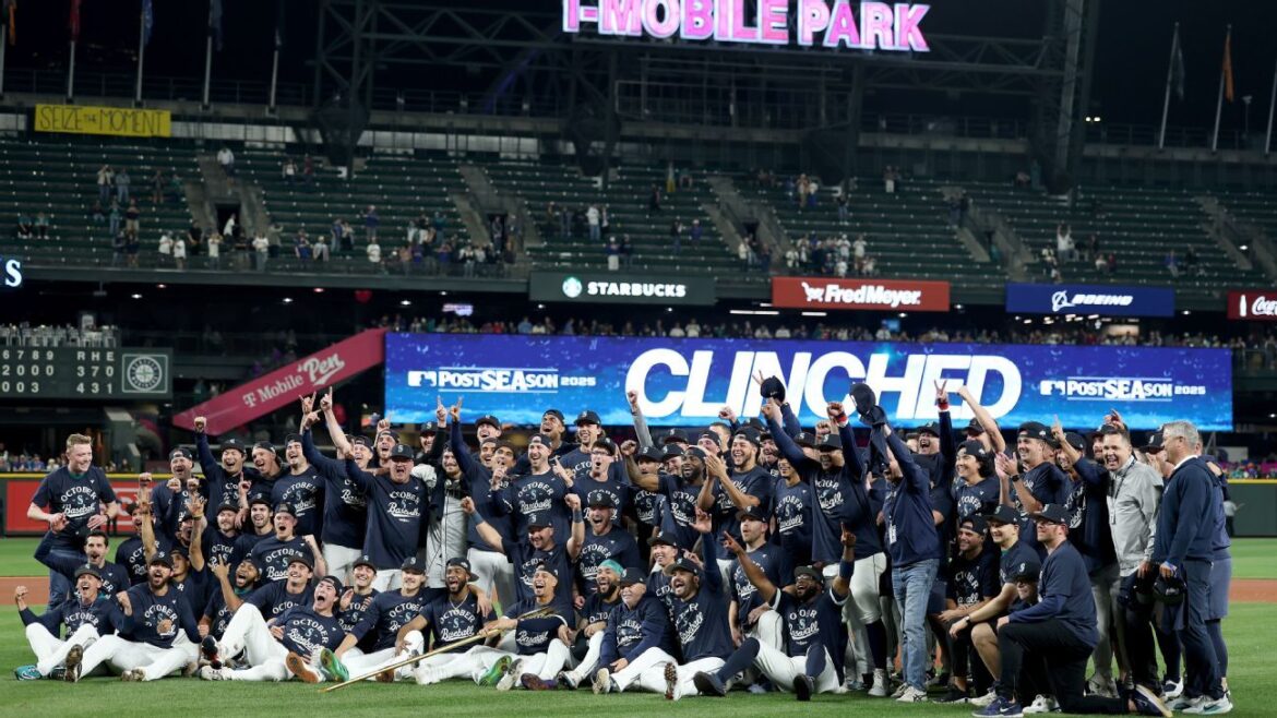 Mariners clinch playoff berth, close in on AL West title