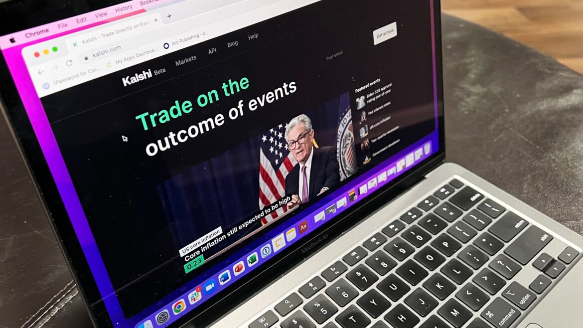 Hong Kong Harbour (Shutterstock)