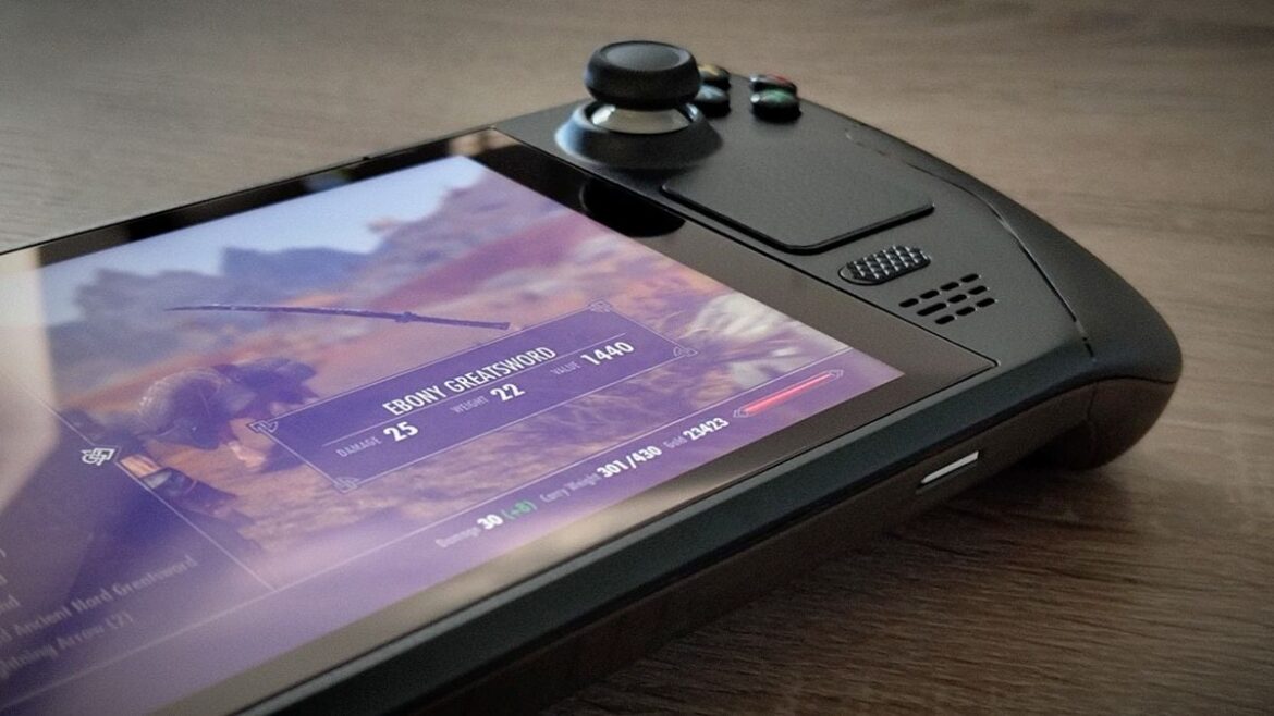 ROG Xbox Ally vs. Steam Deck