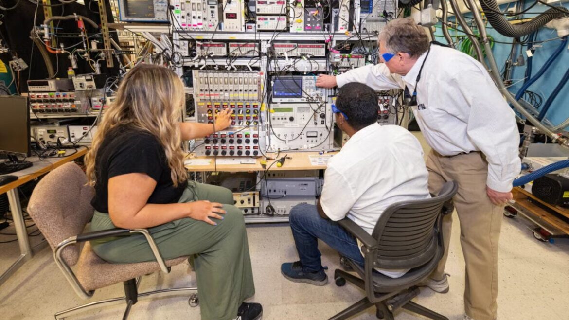 Scientists Finally 'See' a Proton Move Through Water, and It Only Took 200 Years