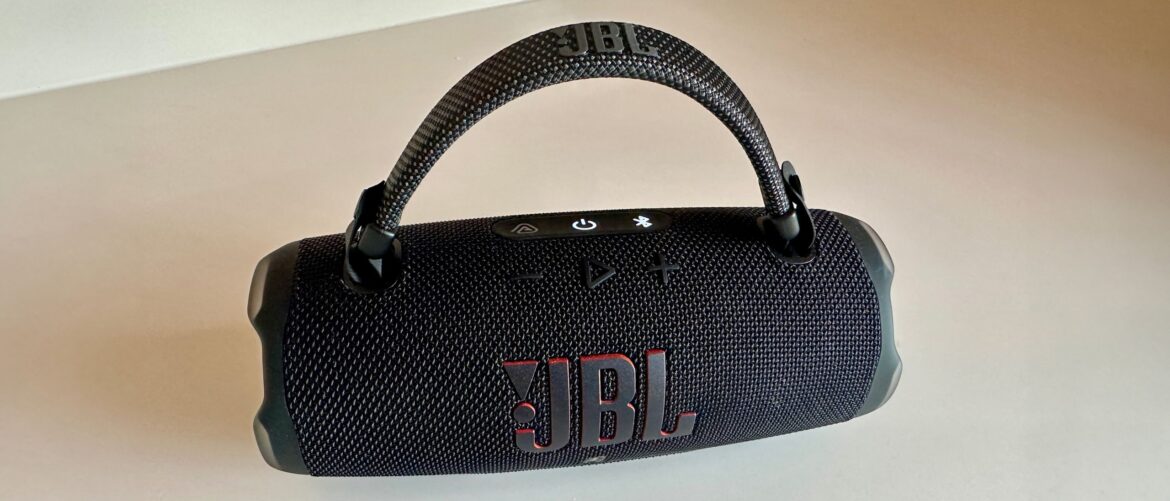 JBL Charge 6 review: a beefier Bluetooth speaker that's excellent value